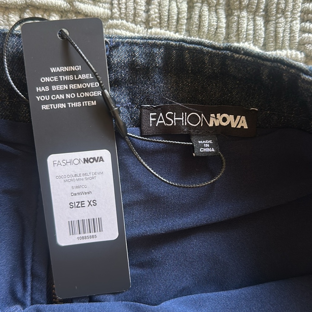 Fashion Nova Dark Denim Mini Skirt with Brown Belt Detail NWT - Picture 2 of 3